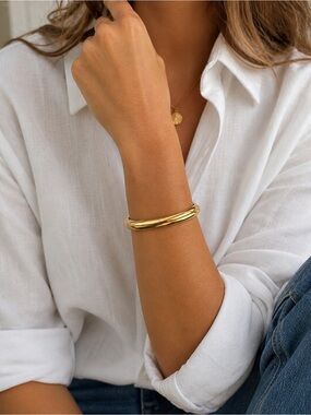 Vintage Monet Gold-Tone Twisted Bangle Bracelet w/original hang tag